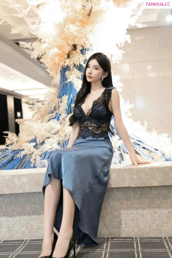周于希dummy  [XiuRen]高清写真图 2024.03.15 No.8242 周于希Sally 美腿黑丝第17张图片